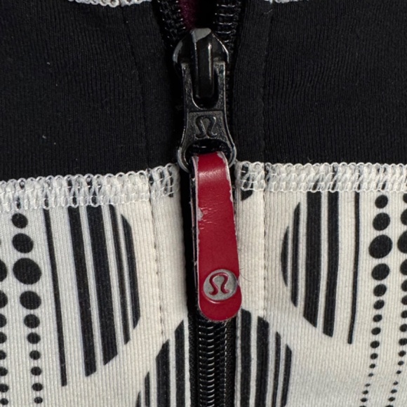 LuLuLemon Women's Black & White Jacket - Picture 3 of 10